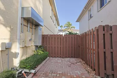 6853 NW 113th Pl, Doral, FL 33178 - Photo 5