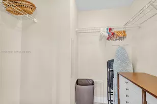 9800 N Hollybrook Lake Dr, Pembroke Pines, FL 33025 - Photo 17