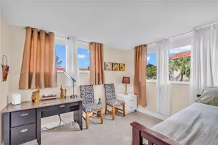 9800 N Hollybrook Lake Dr, Pembroke Pines, FL 33025 - Photo 15