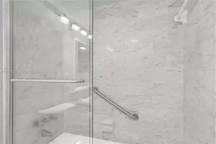 9800 N Hollybrook Lake Dr, Pembroke Pines, FL 33025 - Photo 19