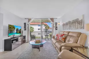 9800 N Hollybrook Lake Dr, Pembroke Pines, FL 33025 - Photo 13