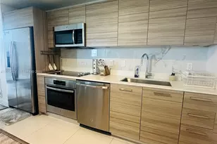 121 NE 34th St, Miami, FL 33137 - Photo 15