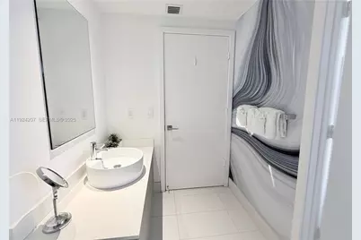 121 NE 34th St #3014, Miami, FL 33137 - Photo 35