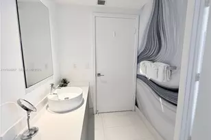 121 NE 34th St, Miami, FL 33137 - Photo 35