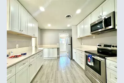 912 NE 9th Ct, Pompano Beach, FL 33060 - Photo 1