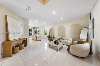 984 NW 104th Ave, Miami, FL 33172 - Photo 9