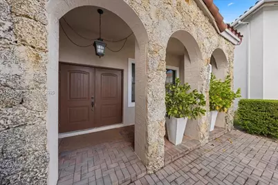 984 NW 104th Ave, Miami, FL 33172 - Photo 3