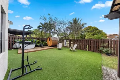 984 NW 104th Ave, Miami, FL 33172 - Photo 5