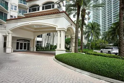 20000 E Country Club Dr #302, Aventura, FL 33180 - Photo 17