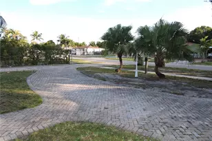 551 E 39th St, Hialeah, FL 33013 - Photo 3