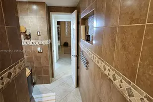 4200 Hillcrest Dr, Hollywood, FL 33021 - Photo 17