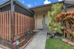 2682 N Nob Hill Rd, Sunrise, FL 33322 - Photo 25