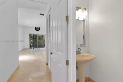 1262 Grant Ct, Hollywood, FL 33019 - Photo 9