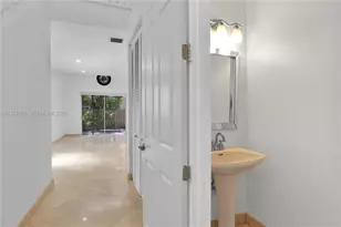 1262 Grant Ct, Hollywood, FL 33019 - Photo 9