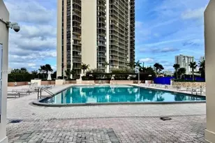 20335 W Country Club Dr, Aventura, FL 33180 - Photo 15