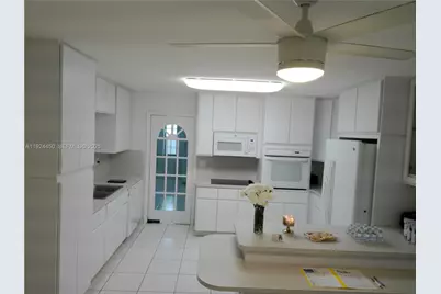 10812 SW 33rd St, Miami, FL 33165 - Photo 7