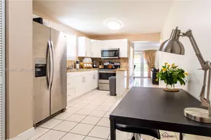 985 SW 10th St, Miami, FL 33130 - Photo 9