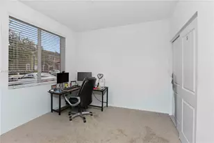 1052 SE 23rd Ave, Homestead, FL 33035 - Photo 9