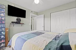 821 NE 207th Ln, Miami, FL 33179 - Photo 13