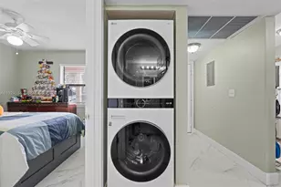 821 NE 207th Ln, Miami, FL 33179 - Photo 11