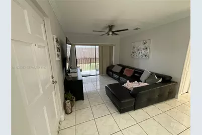 1471 W 43rd Pl #302, Hialeah, FL 33012 - Photo 9