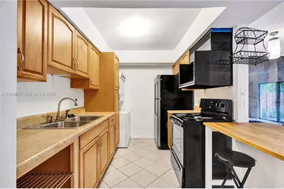 [Address not provided], North Miami, FL 33181 - Photo 7