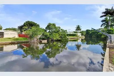 2371 NE 193rd St, Miami, FL 33180 - Photo 27