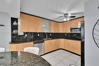 6039 Collins Ave #621, Miami Beach, FL 33140 - Photo 11