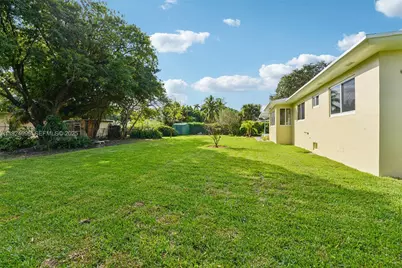 140 NE 161st St, Miami, FL 33162 - Photo 35