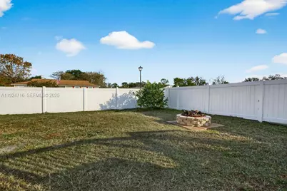 8210 E Sailmaker Ln, Jacksonville, FL 32210 - Photo 9