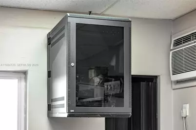 1041 E 24th St, Hialeah, FL 33013 - Photo 19