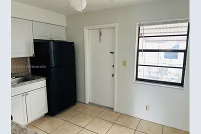 521 SW 9th St #1, Hallandale Beach, FL 33009 - Photo 5