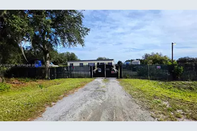 225 N Estribo St, Clewiston, FL 33920 - Photo 5