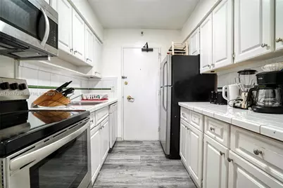 5225 Collins Ave #1204, Miami Beach, FL 33140 - Photo 33