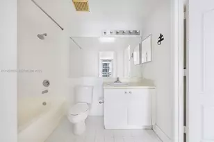 5085 NW 7th St, Miami, FL 33126 - Photo 11