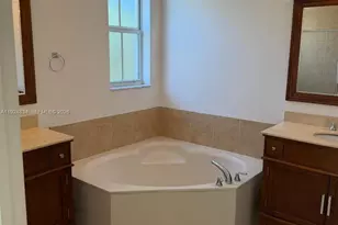 7540 NW 114th Pl, Doral, FL 33178 - Photo 11