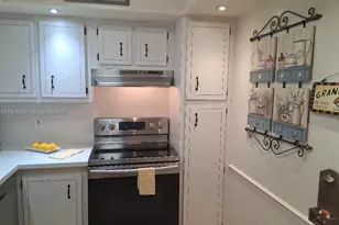 900 St Charles Pl, Pembroke Pines, FL 33026 - Photo 7