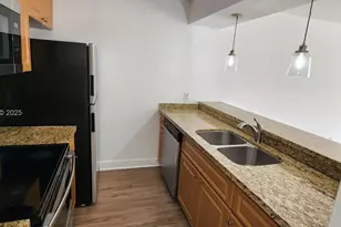 8180 Geneva Ct, Doral, FL 33166 - Photo 3