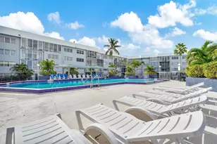 879 NE 195th St, Miami, FL 33179 - Photo 45