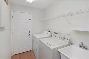 1923 Harbor View Cir, Weston, FL 33327 - Photo 17