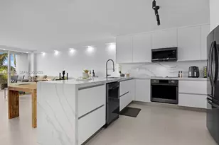 5700 Collins Ave, Miami Beach, FL 33140 - Photo 17