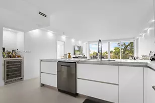 5700 Collins Ave, Miami Beach, FL 33140 - Photo 21