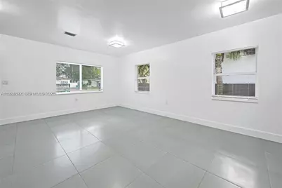 911 Sharar Ave #1, Opa-Locka, FL 33054 - Photo 7