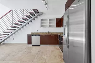 41 SE 5th St, Miami, FL 33131 - Photo 9