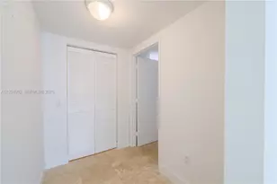 41 SE 5th St, Miami, FL 33131 - Photo 17