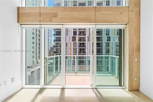 41 SE 5th St, Miami, FL 33131 - Photo 5