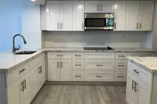 905 Brickell Bay Dr, Miami, FL 33131 - Photo 13