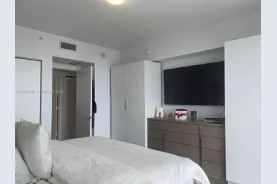 185 SW 7th St #2014, Miami, FL 33130 - Photo 7