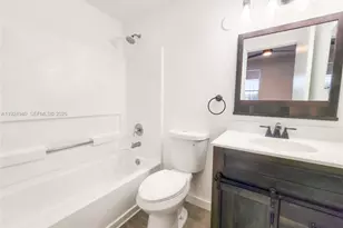 34 Key W Ct, Weston, FL 33326 - Photo 11