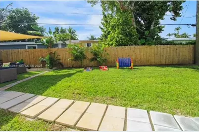 470 NE 110th St, Miami, FL 33161 - Photo 17
